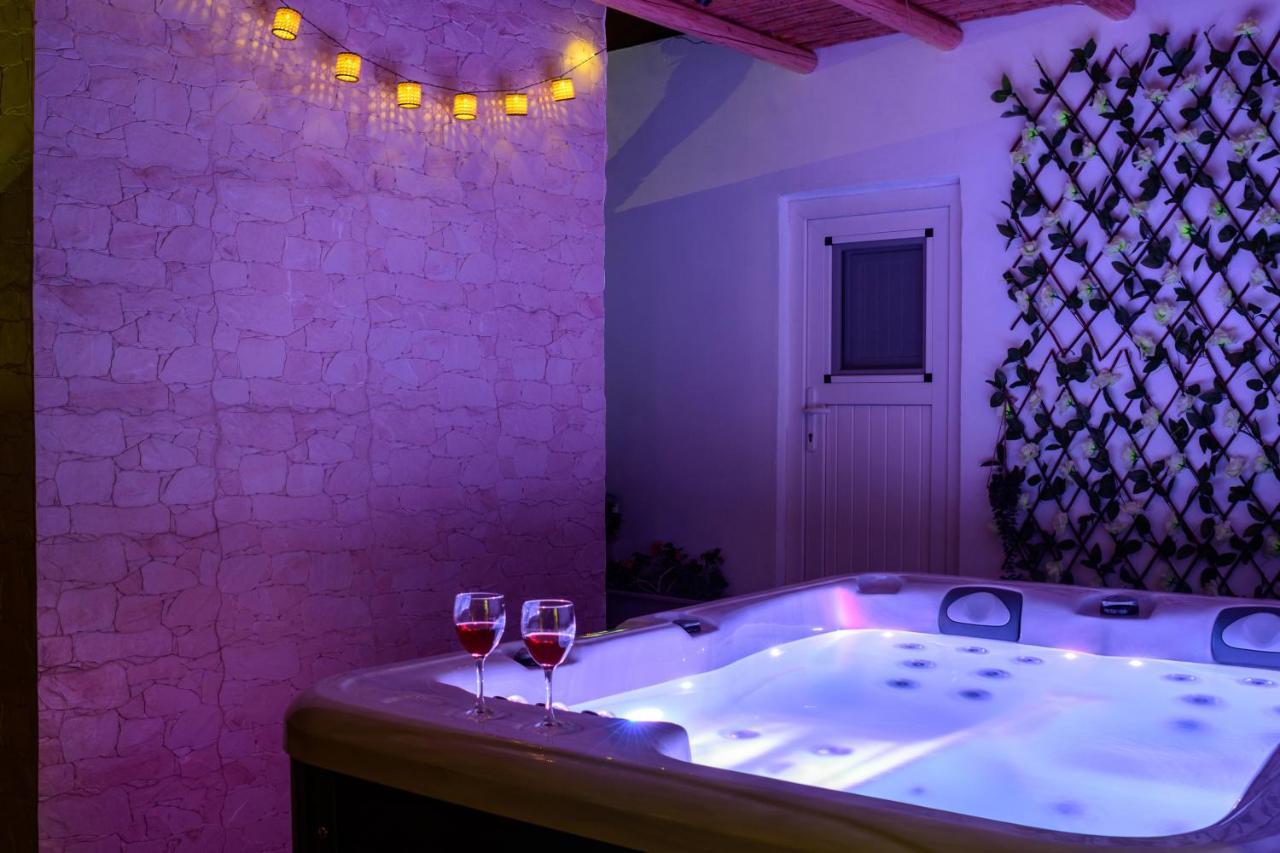Heart Of Oia - Private House With Jacuzzi Apartamento Exterior foto