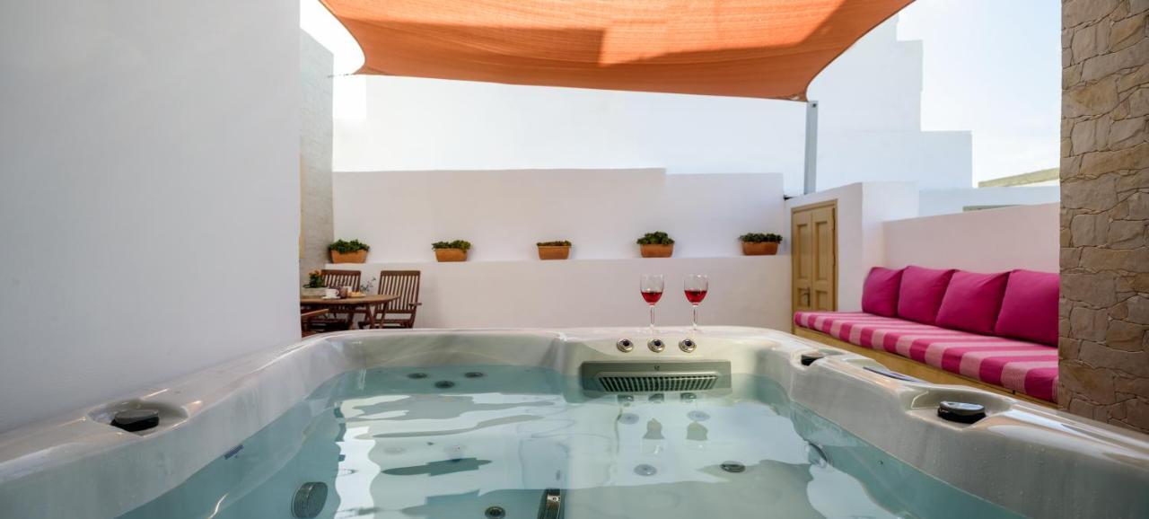 Heart Of Oia - Private House With Jacuzzi Apartamento Exterior foto